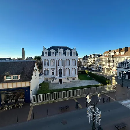 Appartement Joli T2 Situé Dans Le Coeur De Cabourg