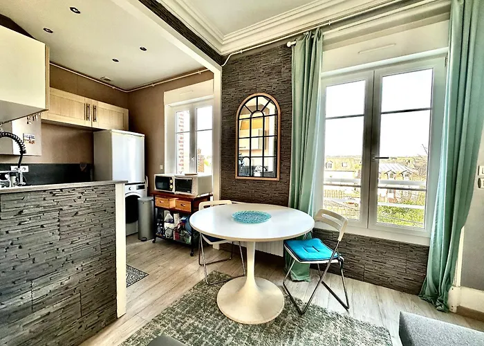 Appartement Joli T2 Situé Dans Le Coeur De Cabourg