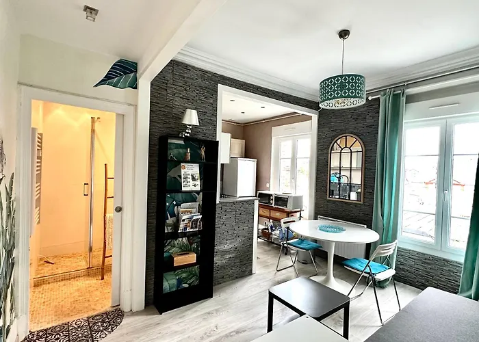 Appartement Joli T2 Situé Dans Le Coeur De *